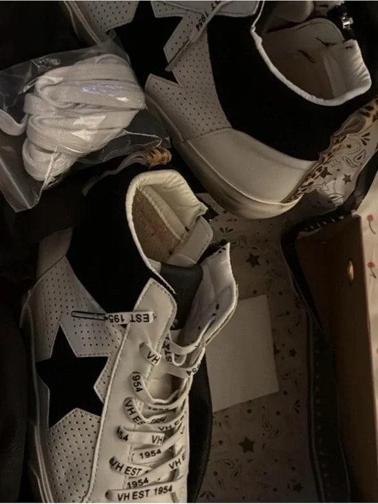 Vintage Havana White Sneakers with Black Stripe - Picture 5 of 5